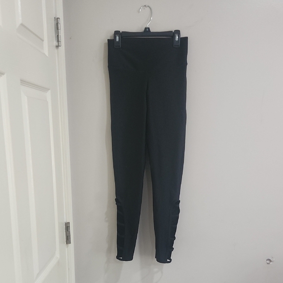ISSI Pants - ISSI Black Leggings